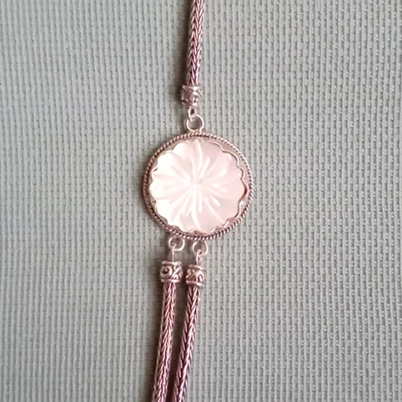 BALI LEGACY WHITE MOTHER OF PEARL CARVED FLOWER NECKLACE - Picture 5 of 9